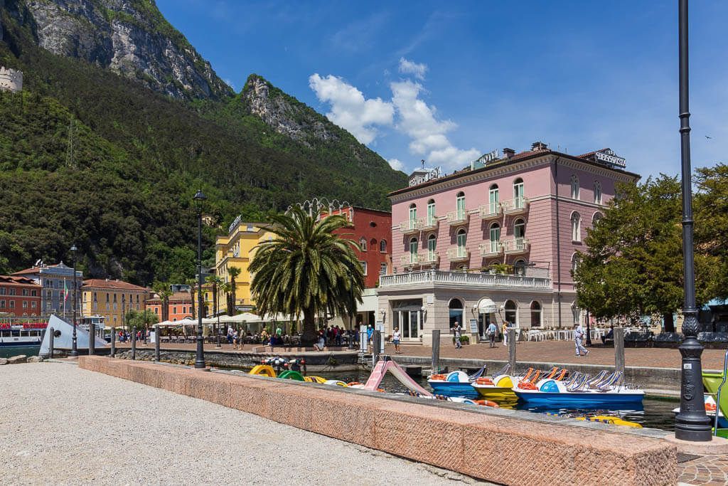 Uferpromenade in Riva del Garda.