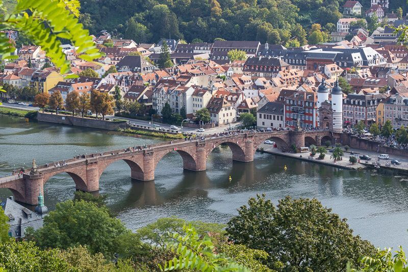 Sehenswürdigkeit: Alte Brücke in Heidelberg Alte Brücke in Heidelberg mit dem Alten Brückentor vom Philosophenweg aus fotografiert.