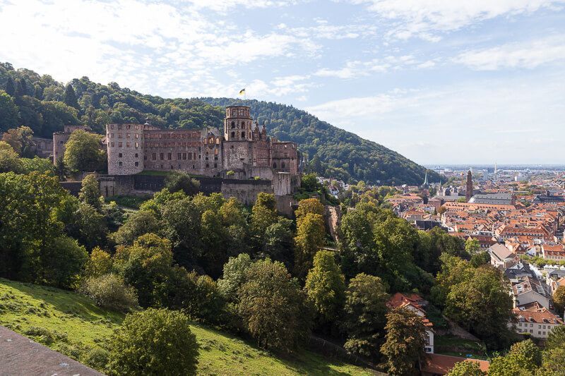 Schloss Heidelberg fotografiert von der Scheffelterrasse Blick von der Scheffelterrasse auf das Schloss Heidelberg und die Stadt.