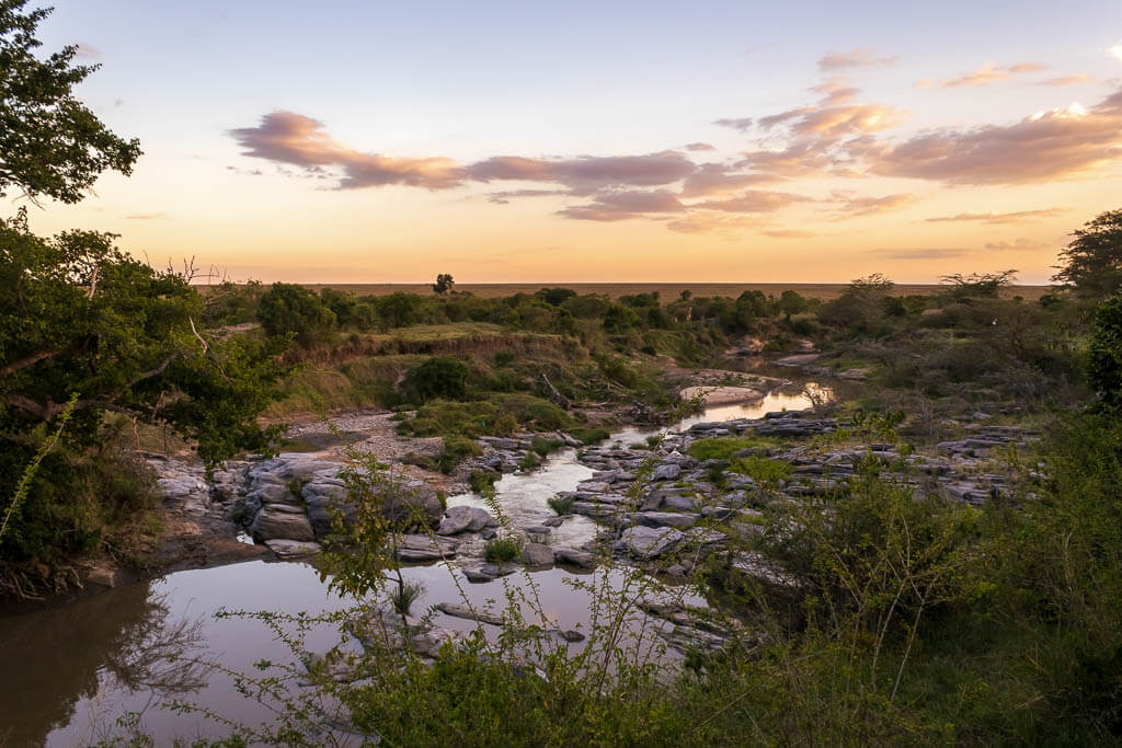 Blick von meinem Zelt auf den Talek River in der Masai Mara. Blick auf den Talek River bei Sonnenuntergang in der Masai Mara.