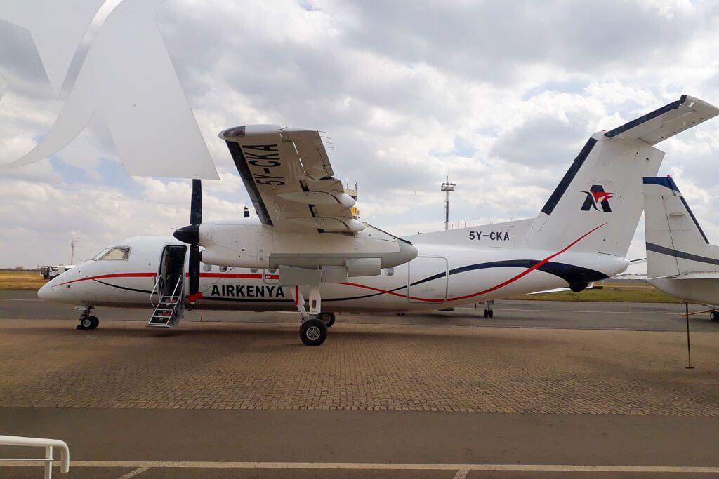 Eines der Flugzeuge am Nairobi Wilson Airport. Propellermaschine am Nairobi Wilson Airport