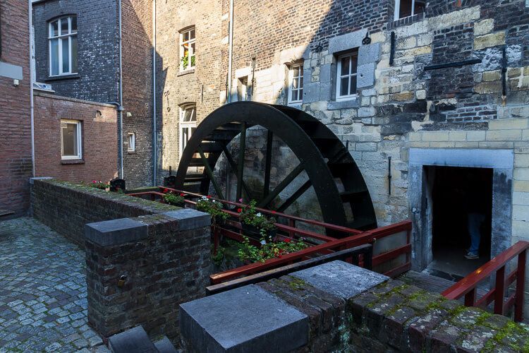 Historisches Mühlrad Bisschopsmolen aus dem 11. Jahrhundert Historisches Mühlrad Bisschopsmolen aus dem 11. Jahrhundert in Maastricht.