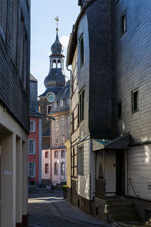 Bei einem Stadtrundgang durch Monschaus Altstadt gibt es viele spannende Perspektiven.