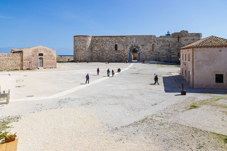 Innenhof des Castello Maniace. Innenhof des Castello Maniace.