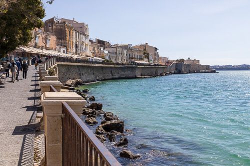Die Ortigia, Altstadt, von Syrakus an der Aussichtsplattform Belvedere Largo Aretusa.