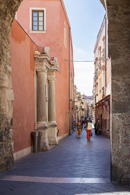 Blick auf den Corso Umberto in Taormina. Blick auf den Corso Umberto in Taormina.