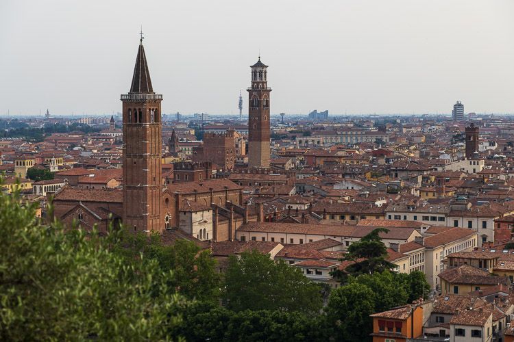 Sehenswürdigkeit Verona: Ausblick vom Castel San Pietro Blick vom Castel San Pietro auf die Altstadt von Verona.