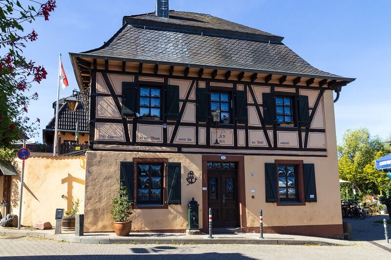 Am Marktplatz in Zündorf Fachwerkgebäude am alten Marktplatz in Zündorf, Köln.