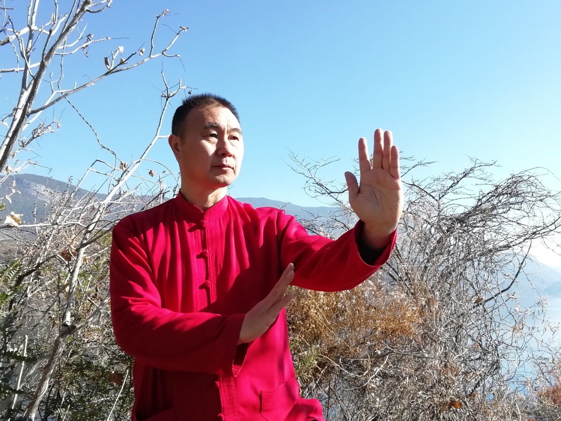 Master Dong Zhihong, Präsident und Chefcoach des LI DO TaiJi-Clubs in Nanning / China Master Dong Zhihong, Präsident und Chefcoach des LI DO TaiJi-Clubs in Nanning / China