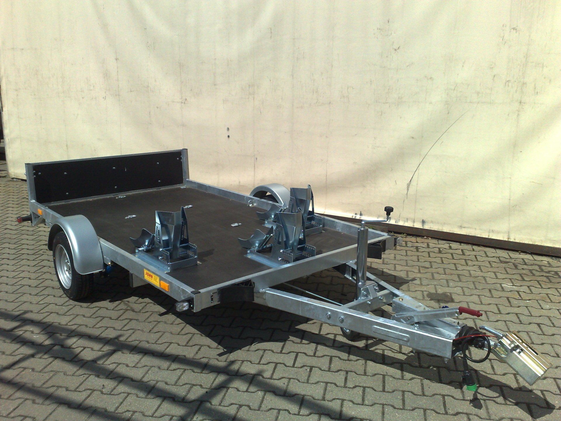 John; John Fahrzeugbau; jhb; Motorradanhänger; Anhänger; Motorrad; Dresden; Sonderanfertigung