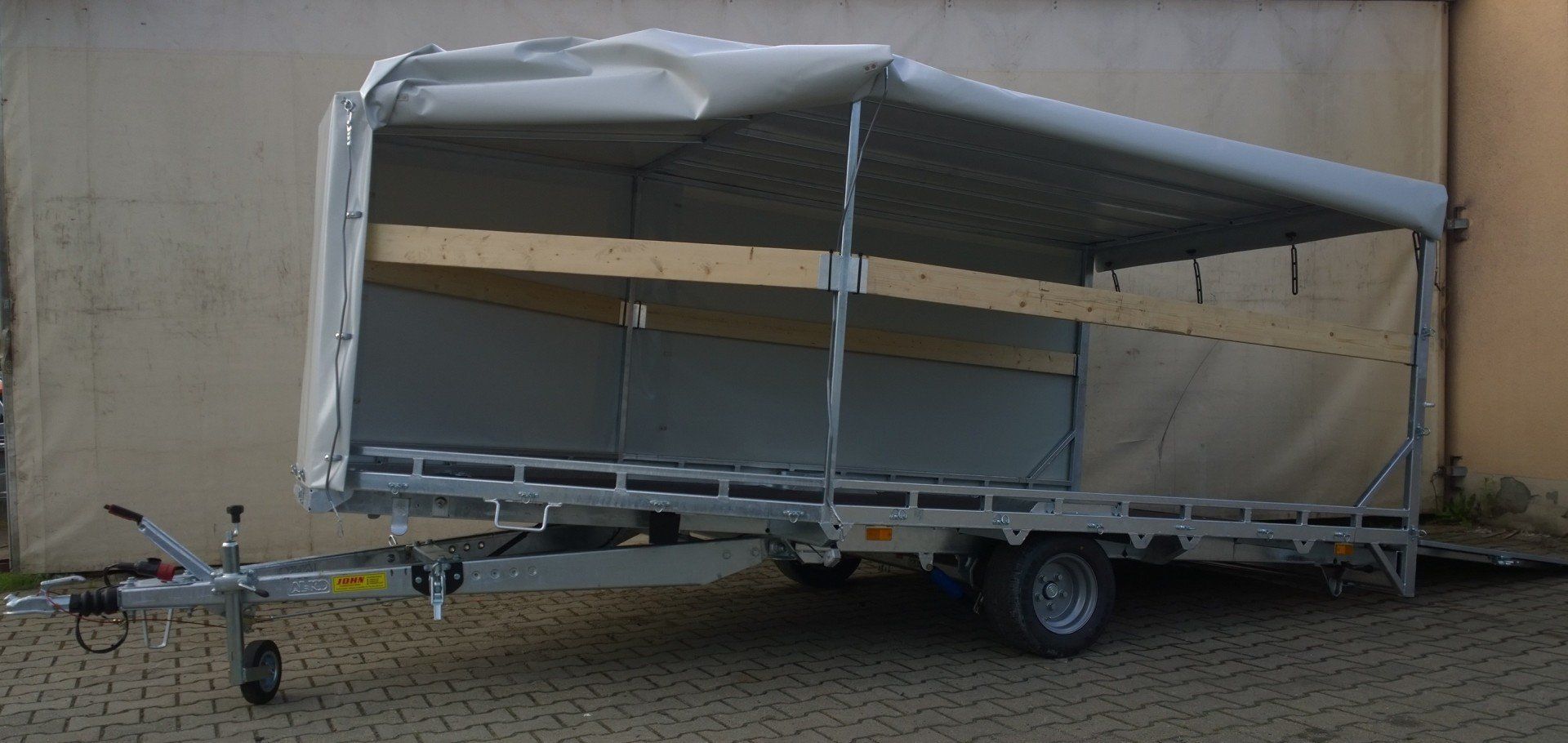 John; John Fahrzeugbau; jat; Fahrzeugtransporter; Anhänger; JAT; Dresden; Sonderanfertigung; Hochlader