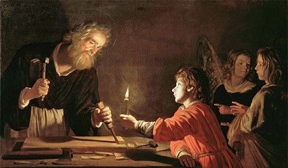 Comme Jésus est représenté cloué sur la croix de notre salut, chaque saint est représenté avec les instruments par lesquels il s’est sanctifié, par lesquels « il a souffert en son corps ce qu’il reste à souffrir de la passion du Christ » (Colossiens 1, 24).
Marie est représentée avec Jésus, car c’est son amour pour lui qui a fait son martyre. C’est par pur amour pour lui, qu’elle s’est associée à son offrande de lui-même, qu’elle lui a donné de s’offrir en sacrifice d’agréable odeur à Dieu pour nous, se donnant elle-même avec lui, en lui et par lui. C’est son amour de Jésus qui a fait d’elle la reine des martyrs, alors qu’elle n’a pas versé une goutte de sang.
Joseph est représenté, soit avec Jésus enfant soit avec ses outils de charpentier. Comme pour Marie, il n’a pas versé son sang pour le nom du Christ, mais c’est son amour pour Jésus qui a fait de sa vie un long martyre. Même s’il n’est plus de ce monde, au moment de la passion de Jésus, toute sa vie a été don de lui-même au Seigneur pour son amour et jusqu’au mépris de lui-même. Son humble labeur a été une contribution directe à l’œuvre du salut réalisée par Jésus, son Fils adoptif, à la manière dont le prêtre ajoute une goutte d’eau dans le calice à l’offertoire, pour que le sacrifice eucharistique puisse être offert.