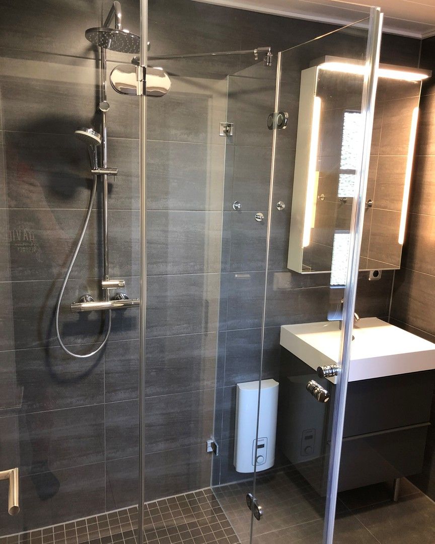 Dusche im Badezimmer im Erdgeschoss Ferienhaus Sandfoort 2g Nordsee Friedrichskoog