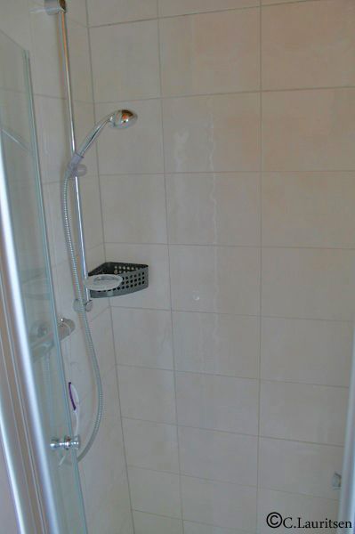 Dusche im Badezimmer im Erdgeschoss Ferienhaus Sandfoort 2h Nordsee Friedrichskoog