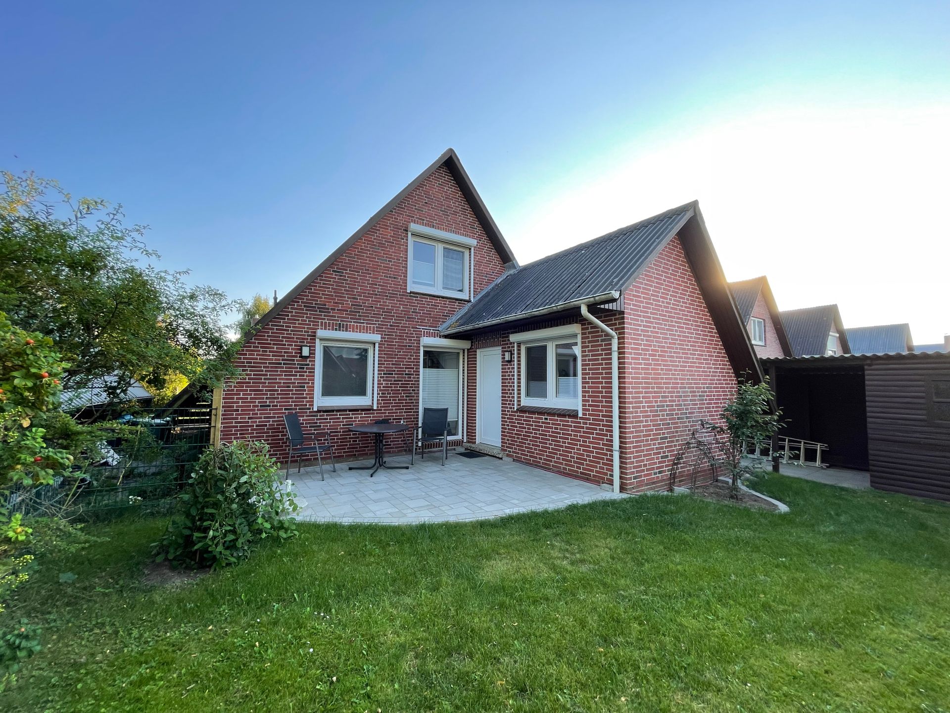 Terrasse hinter dem Ferienhaus Möwenweg 13 Nordsee Friedrichskoog
