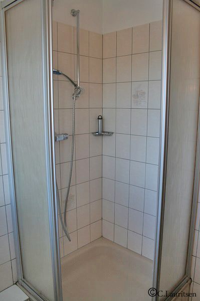Dusche im Duschbad im Obergeschoss Ferienhaus Tötel 1a Nordsee Friedrichskoog