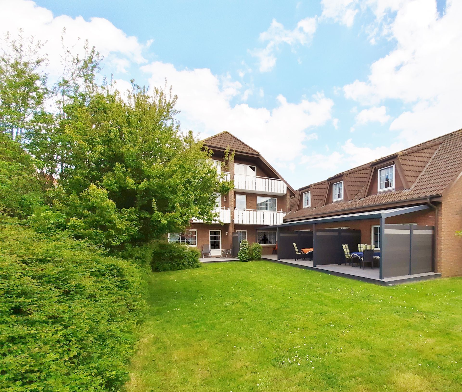 Aussen mit Garten Ferienhaus Queller 13b Nordsee Friedrichskoog