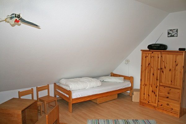 Schlafraum Einzelbett Obergeschoss Ferienhaus Norderpiep 41 25718 Friedrichskoog Nordsee