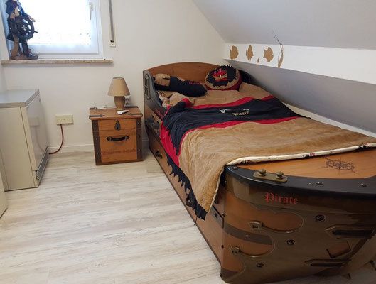 Schlafraum mit zwei Einzelbetten im Obergeschoss Ferienhaus Tötel 3 25718 Friedrichskoog Nordsee