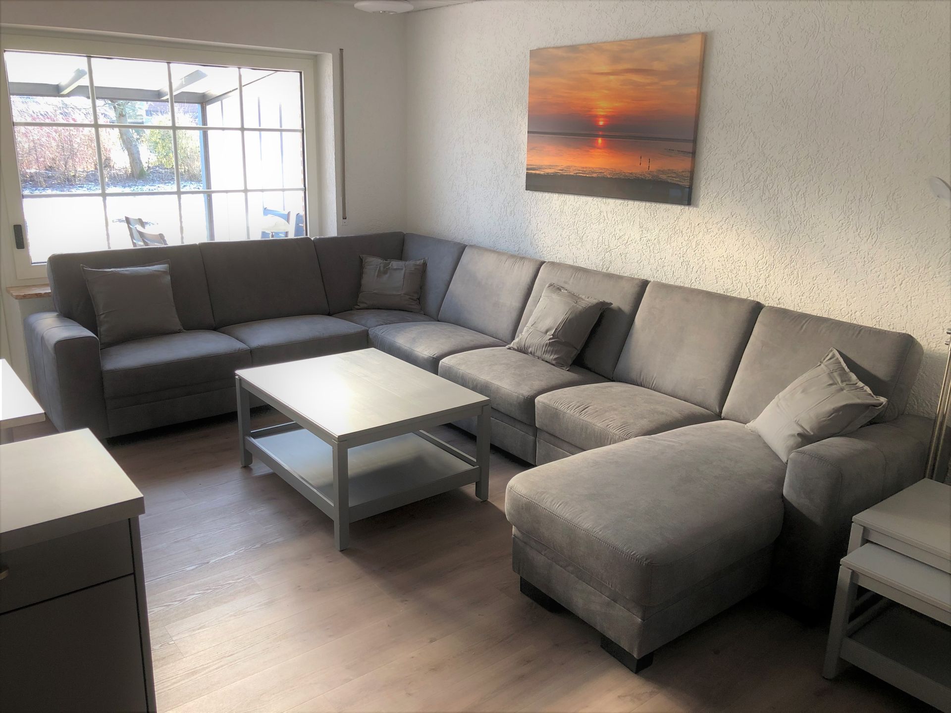 Wohnraum mit Couchgarnitur Ferienhaus Sandfoort 2f Nordsee Friedrichskoog