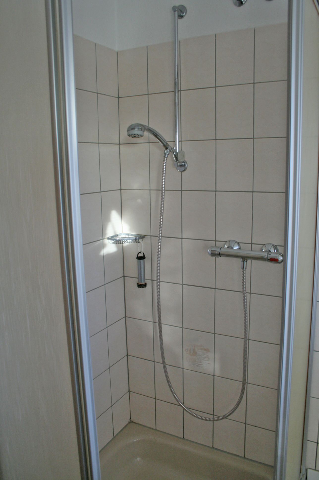 Dusche im Duschbad im  Obergeschoss Tötel 1b Ferienhaus Nordsee Friedrichskoog