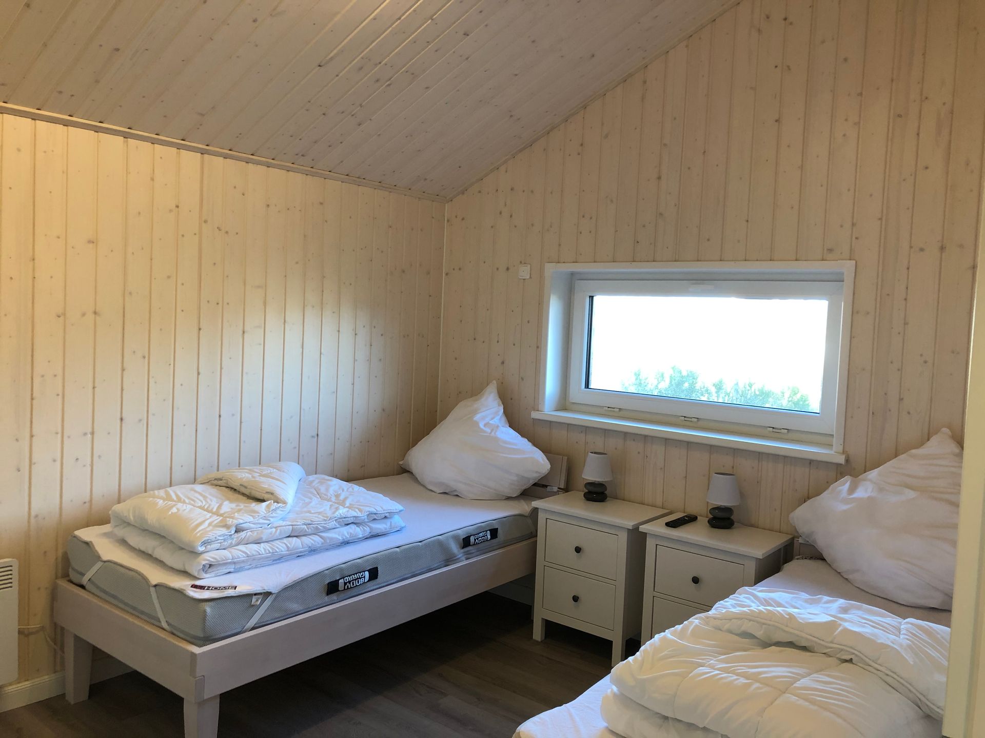 Schlafraum mit zwei Einzelbetten Ferienhaus barrierefrei Anwaß 16c 25718 Friedrichskoog Nordsee