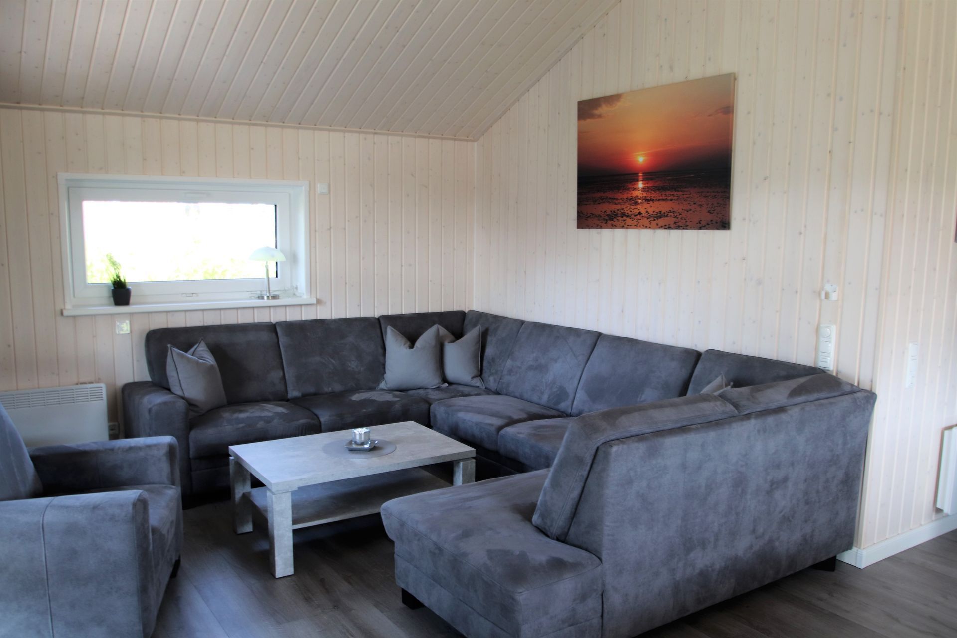 Couchgarnitur im Wohnraum Ferienhaus barrierefrei Anwaß 16e 25718 Friedrichskoog Nordsee