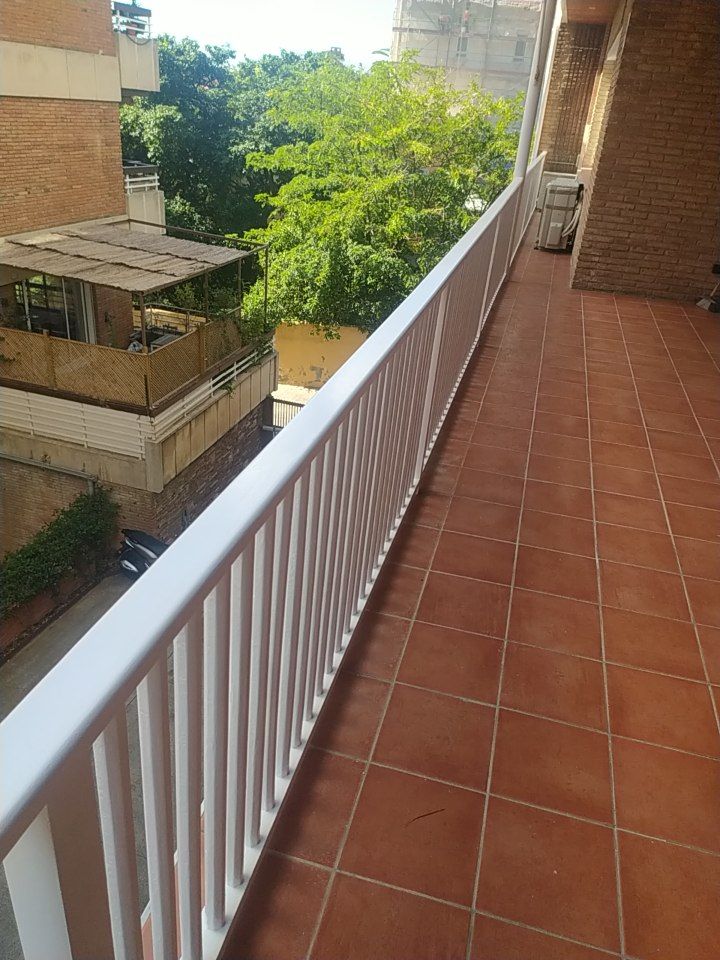 Reparaciones y restauración de barandillas de madera.