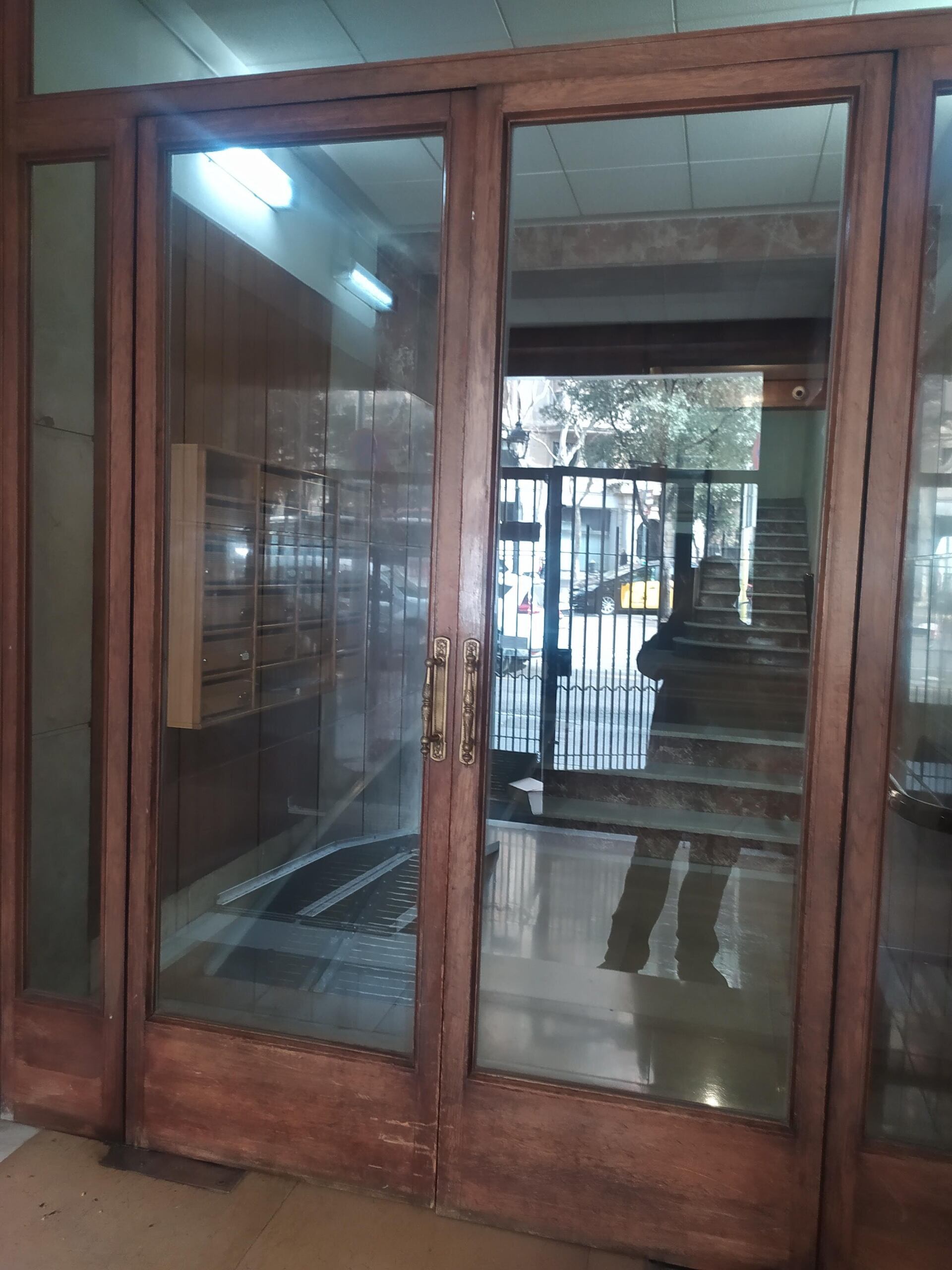 puerta vidriera de vaivén puerta vidriera de vaivén