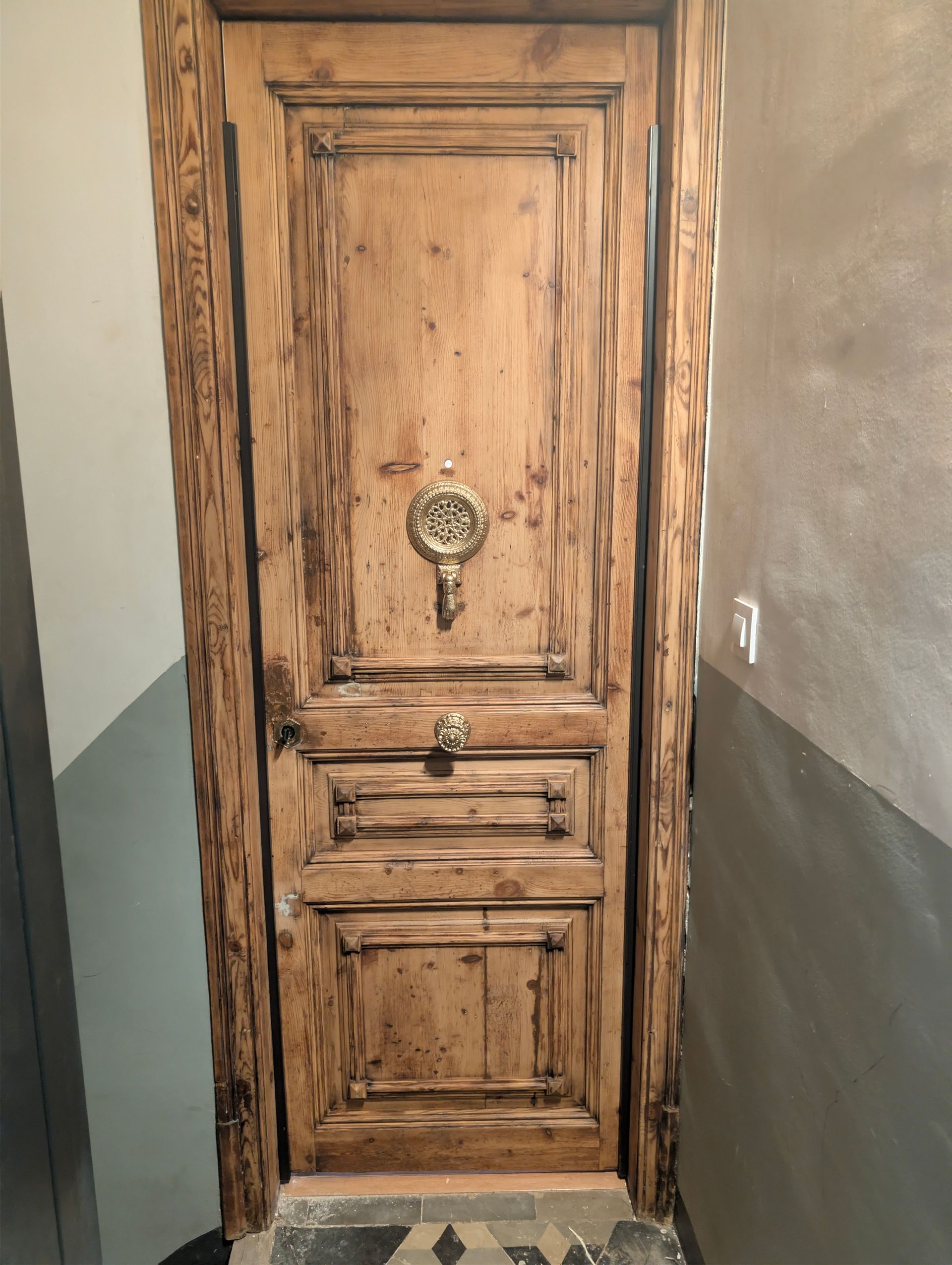 quitar pintura de puerta de madera