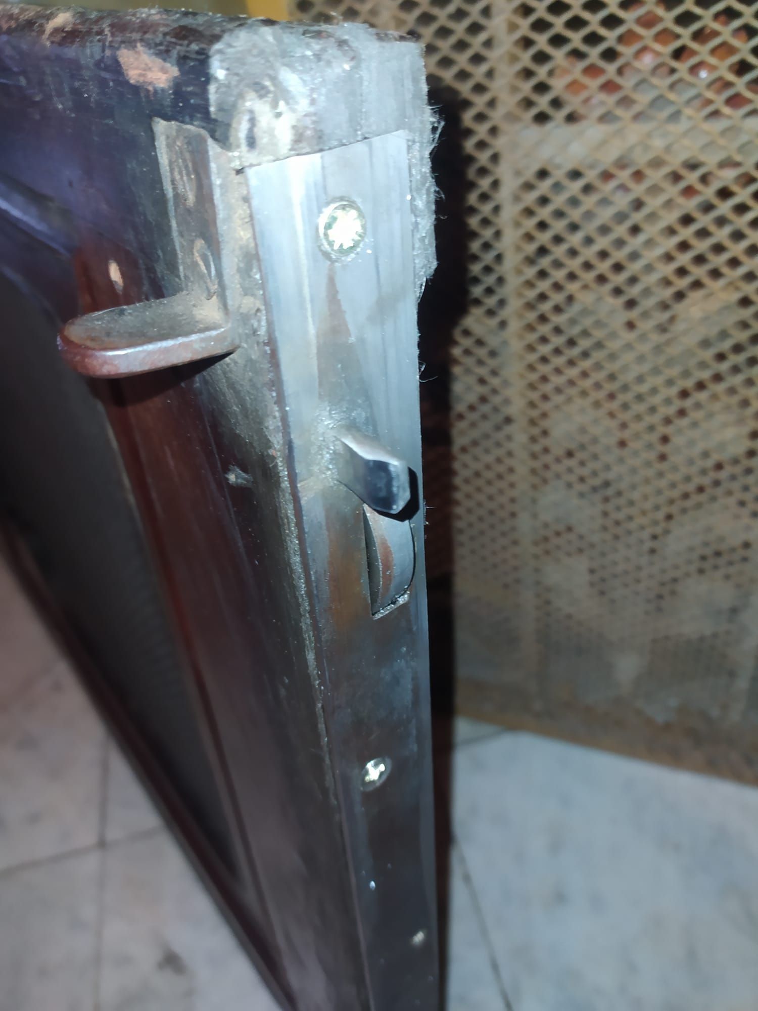 rodamientos antiguos de puerta de ascensor