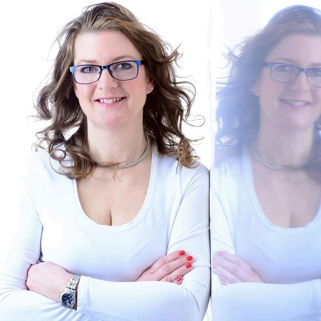 BeautyFull - Oldtimer aus Wuppertal - Heidi Langendorf mit Chauffeur mieten