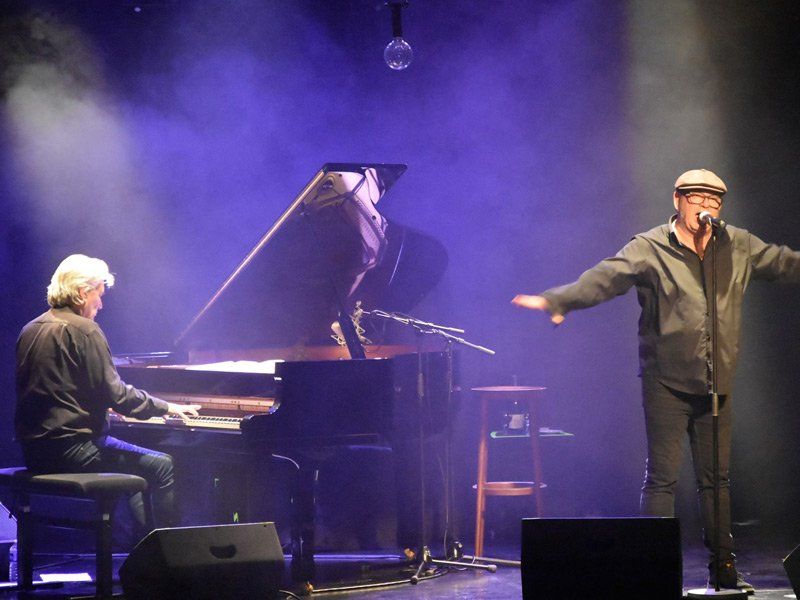 Phil K chante Brel