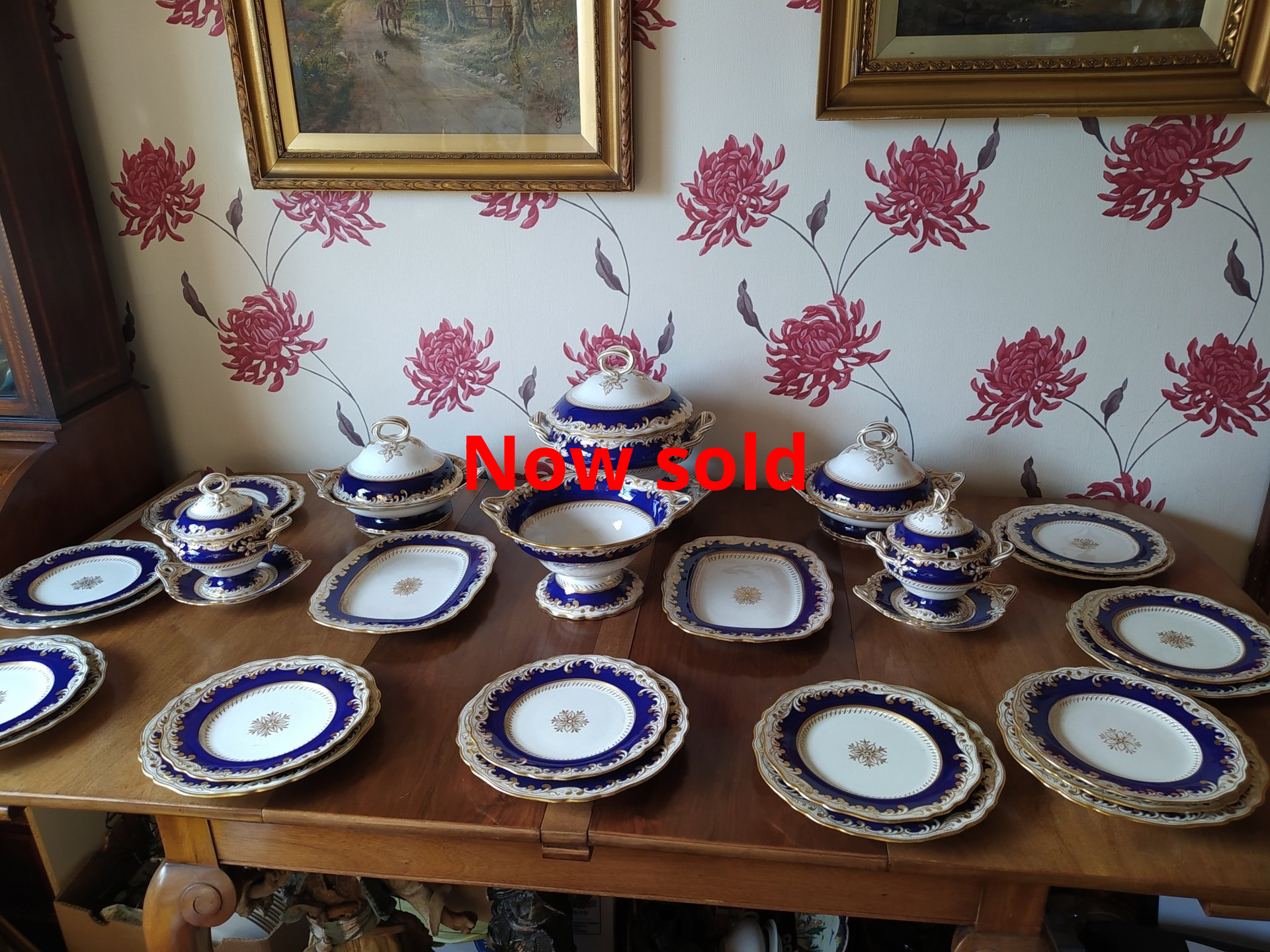 Chamberlains Worcester antique dinner service.