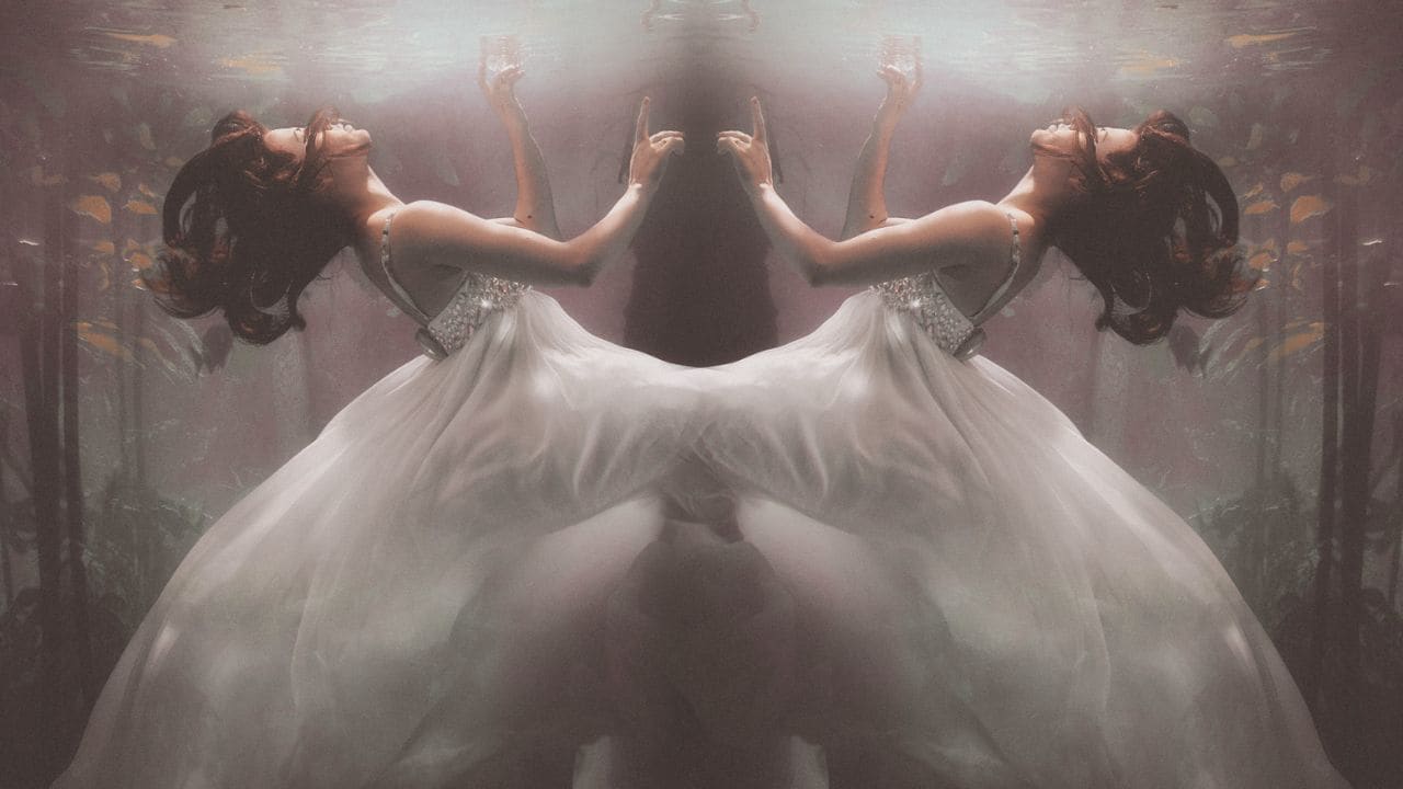 Woman entering the Akasha - Awakening of Grace Akasha Training Woman entering the Akasha - Awakening of Grace Akasha Training