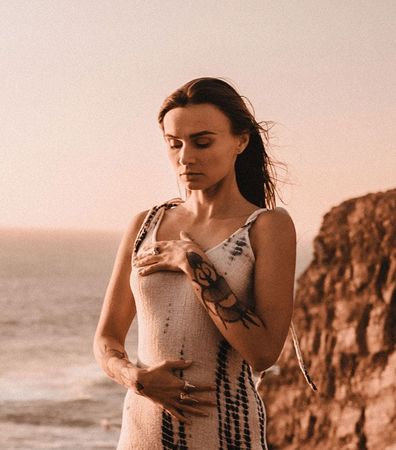 Alexandra Shvarova about the business mastermind Alexandra Shvarova on the beach presets her luxury business mastermind