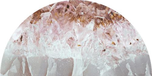 Akasha Chronik - Interview mit Lexy von New Earth Medicine Podcast Travelista mit Lexy von New Earth Medicine - Semicirlce with crystal pattern