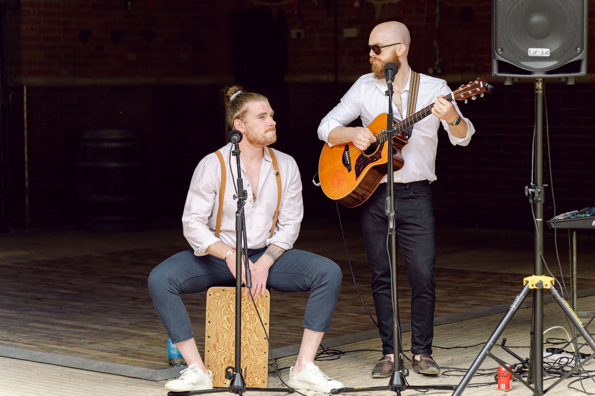 Musicians playing at a wedding drinks reception at Kingsettle Stud co-ordinated by Tasha Mae Wedding Co-ordinator.