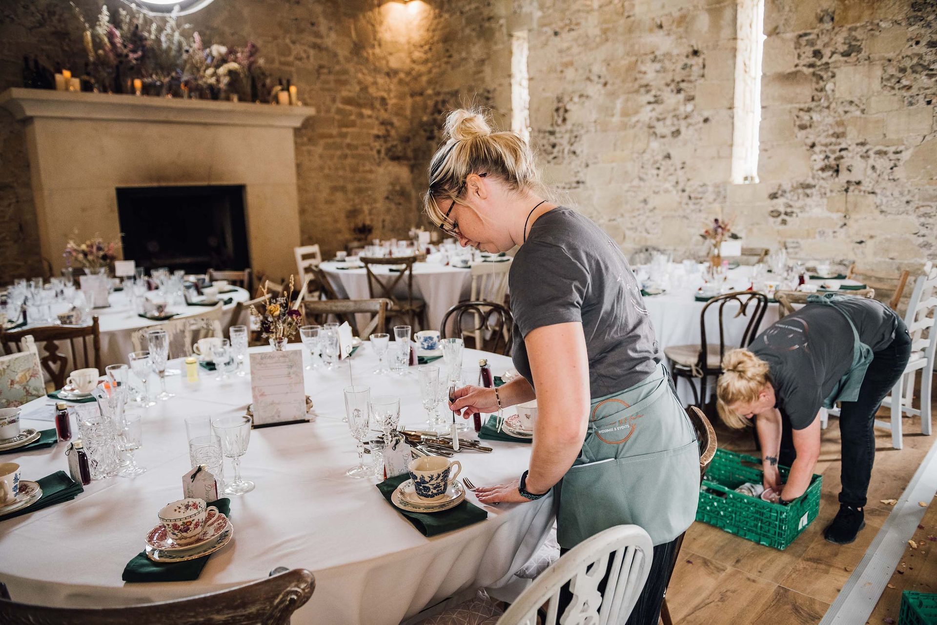 Tasha Mae Wedding Co-ordinators wedding team setting up wedding breakfast tablesa