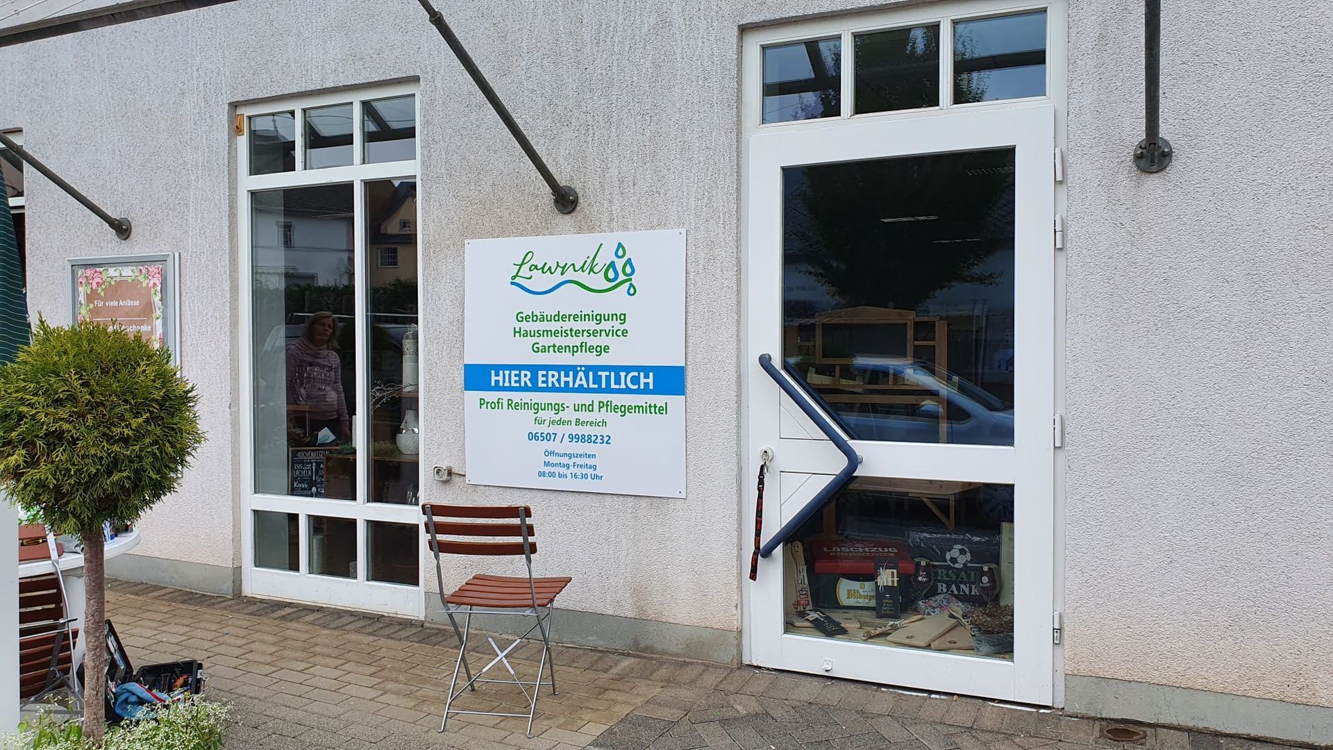 Fensterscheiben - Werbung  - Sichtschutz - Beschriftung von R3klame Werbetechnik in Merzig-Wadern und Trier