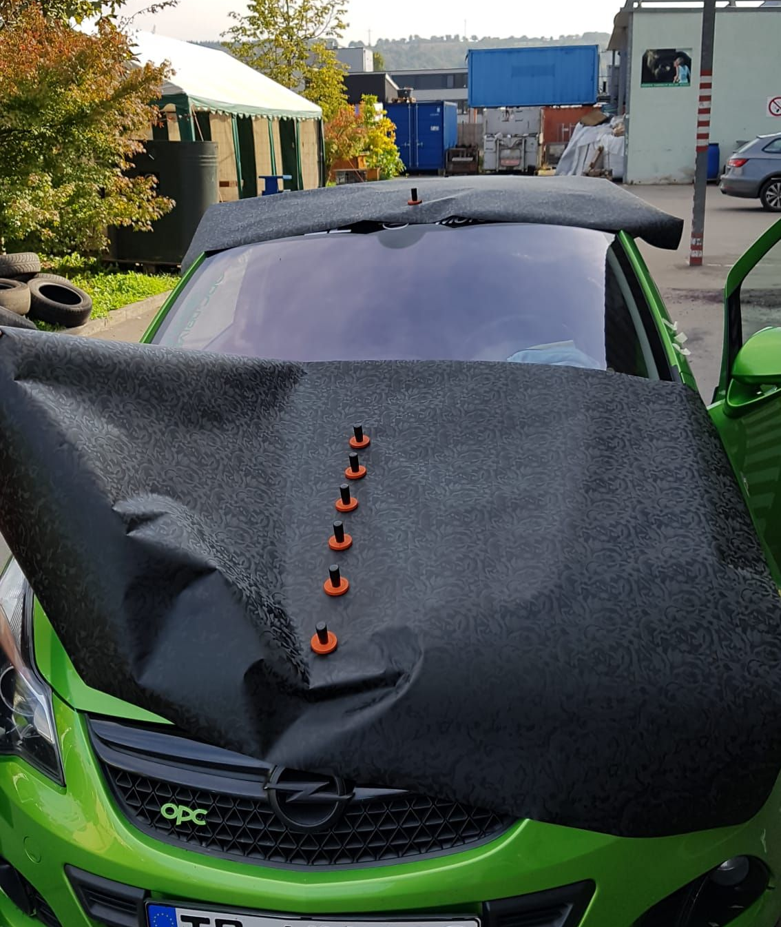 Motorhauben und Dachfolierung mit Folie