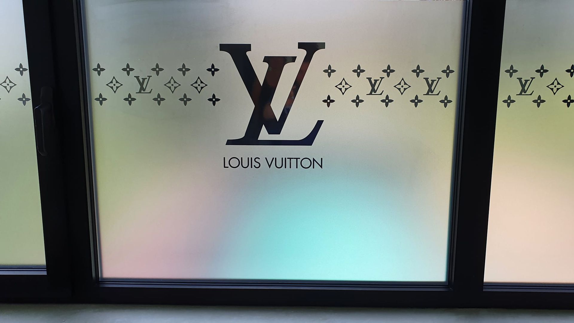 Milchglasdesign-Glasdekore von R3Klame Werbetechnik in Trier, Merzig und Luxemburg