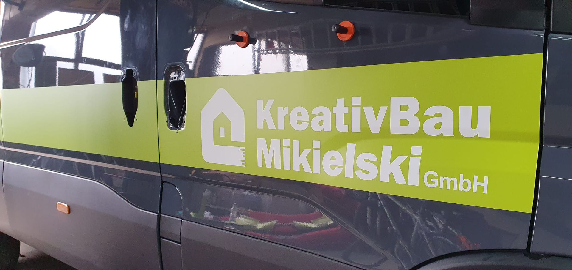 Fahrzeugbeschriftung - Firmentransporter Folienbeschriftung - Verklebung von R3klame Werbetechnik in Merzig-Wadern und Trier