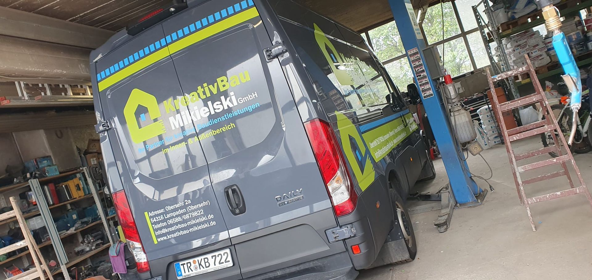 Fahrzeugbeschriftung - Firmentransporter Folienbeschriftung - Verklebung von R3klame Werbetechnik in Merzig-Wadern und Trier