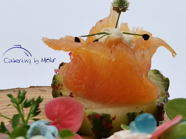 Fingerfood Frühling Seibling auf Gurke