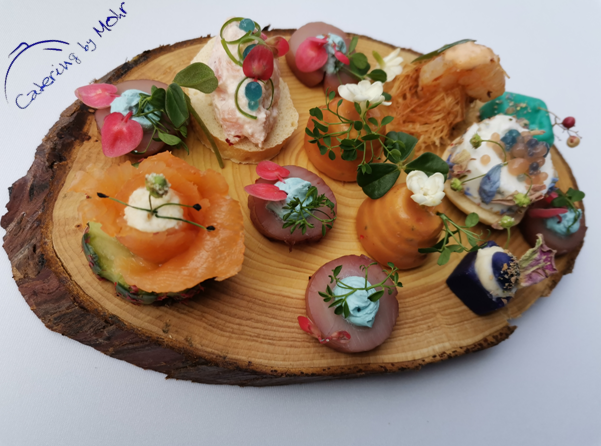 Fingerfood Frühling auf Holzbrett