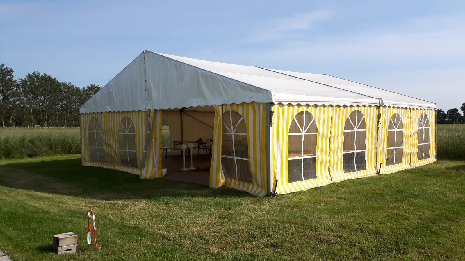 Festzelt Festzelt inkl. Boden und Licht mieten