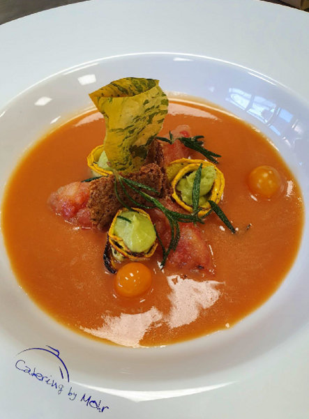 Gazpacho, alte Tomatensorten, geeiste Avocado