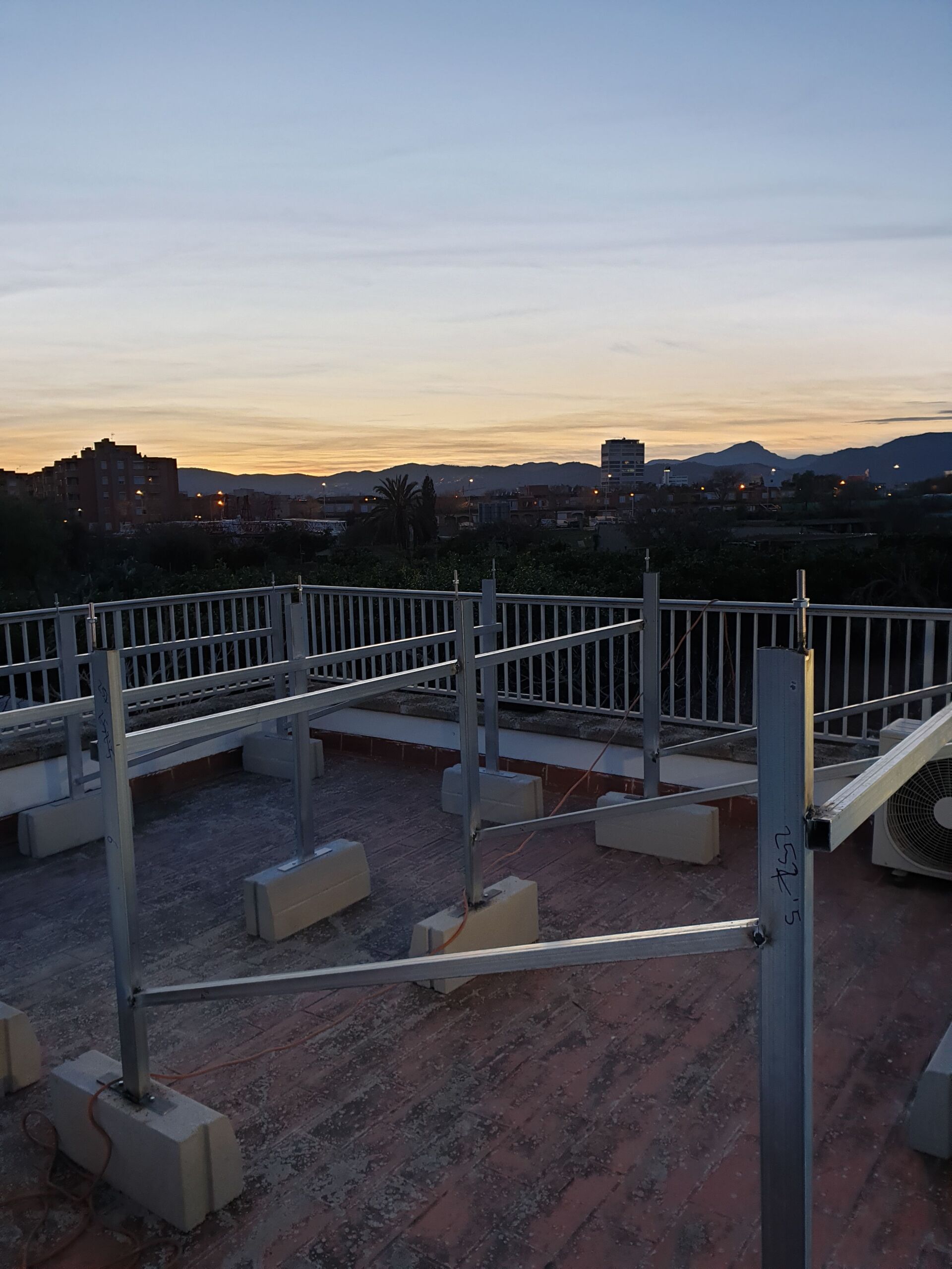 climatizacion-mallorca-baleares-gas-natural-butano-calefaccion-radiadores-chimeneas-suelo-radiante-trabajos-verticales-instalacion-fotovoltaica-aerotermia-caldera-calentador-mallorca-baleares