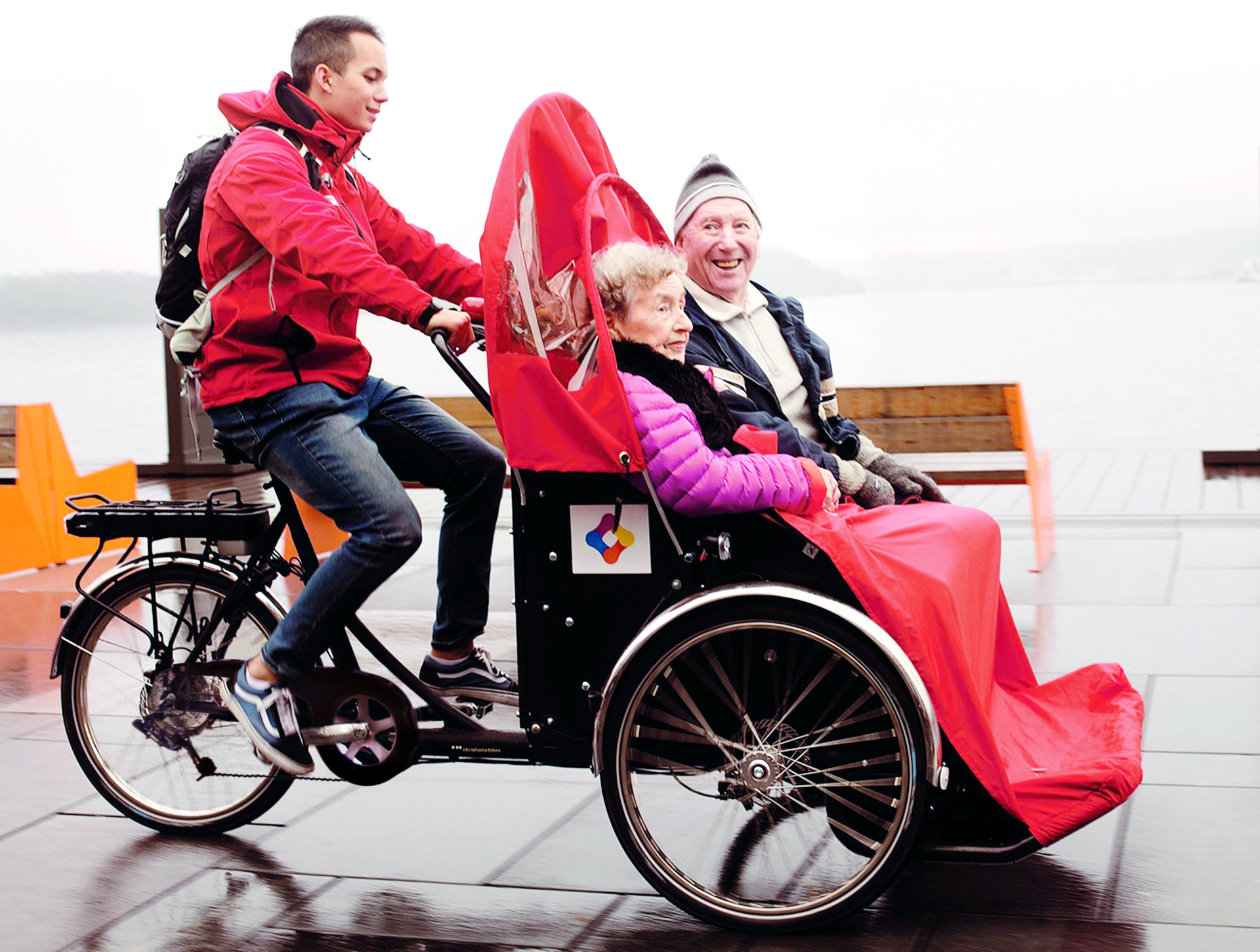 Christiania Bikes MODELL T Fahrrad-Rikscha www.RadelnOhneAlter.COM www.ChristianiaBikes.de von Veloprojekt Christiania Bikes MODELL T
Fahrrad-Rikscha
www.RadelnOhneAlter.COM
www.ChristianiaBikes.de
von Veloprojekt